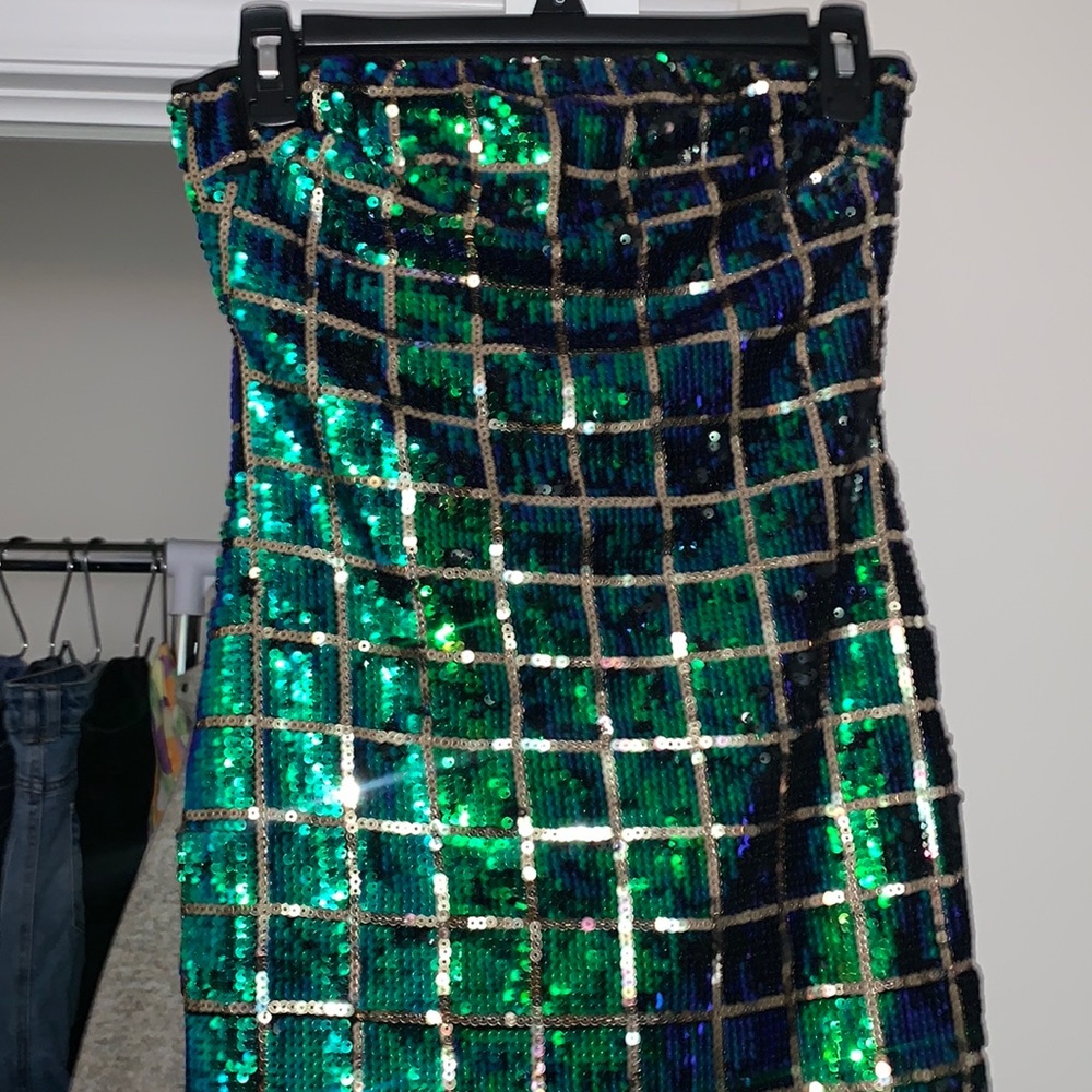 Strapless dress. Never worn in great condition.